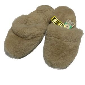 Cozy Tan Fuzzy Slippers Love Mates Size 9 Women’s Slippers 3317